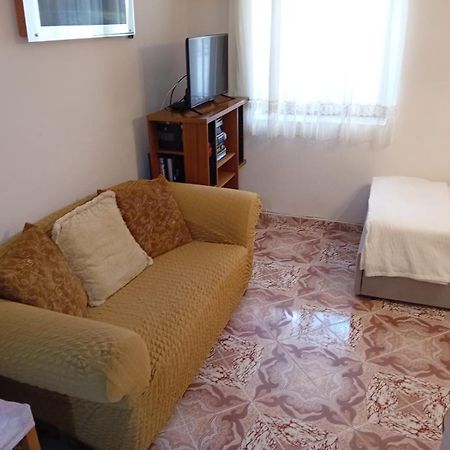 Gogo'S Sea Side Apartment Sarande Bagian luar foto
