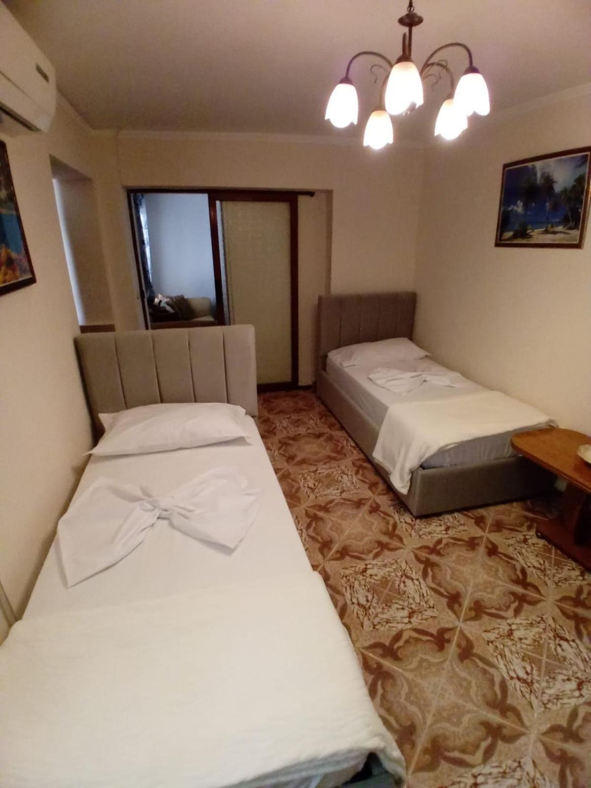 Gogo'S Sea Side Apartment Sarande Bagian luar foto
