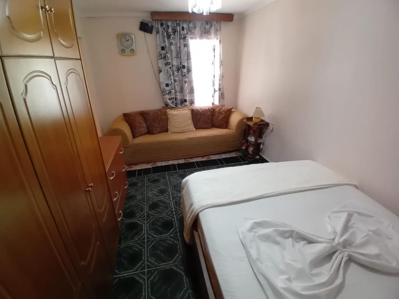 Gogo'S Sea Side Apartment Sarande Bagian luar foto