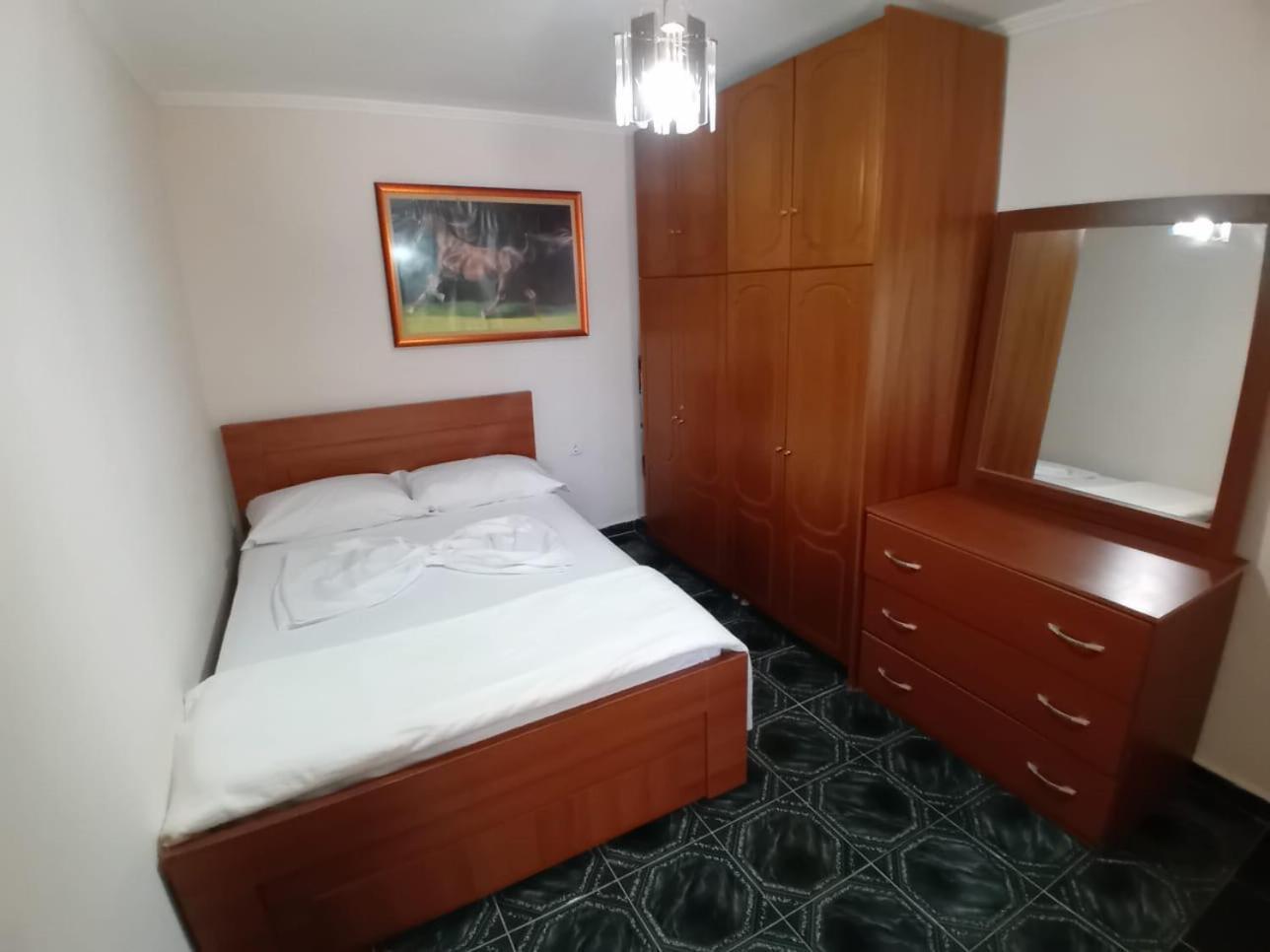 Gogo'S Sea Side Apartment Sarande Bagian luar foto