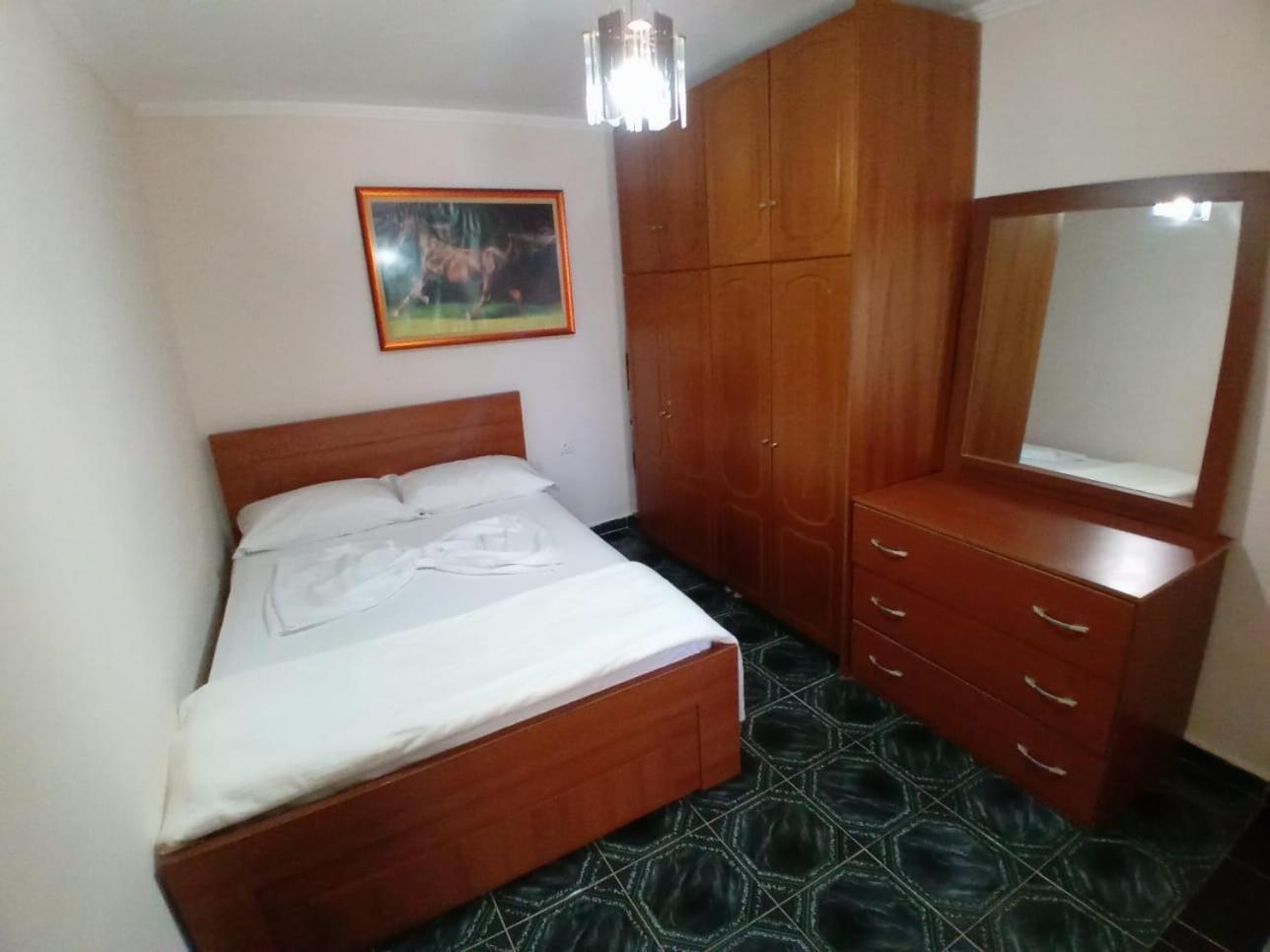 Gogo'S Sea Side Apartment Sarande Bagian luar foto